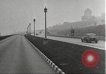 Standbild Kriegszeit-zuständen auf American Home vorne New York City USA, 1943, aus Sekunde 50 historischem Filmmaterial Videoclip 65675062685