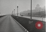 Standbild Kriegszeit-zuständen auf American Home vorne New York City USA, 1943, aus Sekunde 52 historischem Filmmaterial Videoclip 65675062685