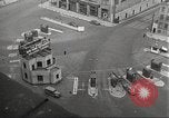 Standbild Kriegszeit-zuständen auf American Home vorne New York City USA, 1943, aus Sekunde 54 historischem Filmmaterial Videoclip 65675062685
