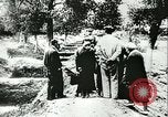 Standbild Sowjetische Massaker von Katyn Massengrab Winniza in der Ukraine Sowjetunion, 1943, aus Sekunde 5 historischem Filmmaterial Videoclip 65675062699