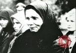 Standbild Sowjetische Massaker von Katyn Massengrab Winniza in der Ukraine Sowjetunion, 1943, aus Sekunde 15 historischem Filmmaterial Videoclip 65675062699
