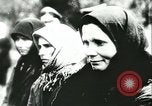 Standbild Sowjetische Massaker von Katyn Massengrab Winniza in der Ukraine Sowjetunion, 1943, aus Sekunde 16 historischem Filmmaterial Videoclip 65675062699