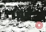 Standbild Sowjetische Massaker von Katyn Massengrab Winniza in der Ukraine Sowjetunion, 1943, aus Sekunde 17 historischem Filmmaterial Videoclip 65675062699