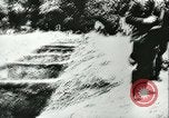 Standbild Sowjetische Massaker von Katyn Massengrab Winniza in der Ukraine Sowjetunion, 1943, aus Sekunde 30 historischem Filmmaterial Videoclip 65675062699