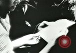Standbild Sowjetische Massaker von Katyn Massengrab Winniza in der Ukraine Sowjetunion, 1943, aus Sekunde 35 historischem Filmmaterial Videoclip 65675062699