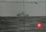 Standbild deutsche U-Boot U-564 Angriffe American sailing yacht Atlantik, 1942, aus Sekunde 1 historischem Filmmaterial Videoclip 65675062707