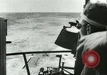 Standbild deutsche U-Boot U-564 Angriffe American sailing yacht Atlantik, 1942, aus Sekunde 47 historischem Filmmaterial Videoclip 65675062707