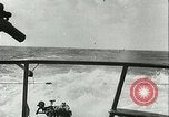 Standbild deutsche U-Boot U-564 Angriffe American sailing yacht Atlantik, 1942, aus Sekunde 51 historischem Filmmaterial Videoclip 65675062707
