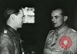 Standbild deutsche Beamte Tunesien Nordafrika, 1942, aus Sekunde 48 historischem Filmmaterial Videoclip 65675062708