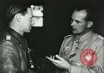 Standbild deutsche Beamte Tunesien Nordafrika, 1942, aus Sekunde 51 historischem Filmmaterial Videoclip 65675062708