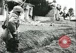 Standbild Deutsche Truppen in den Gräben und foxholes Tunesien Nordafrika, 1942, aus Sekunde 1 historischem Filmmaterial Videoclip 65675062709
