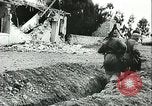 Standbild Deutsche Truppen in den Gräben und foxholes Tunesien Nordafrika, 1942, aus Sekunde 4 historischem Filmmaterial Videoclip 65675062709