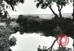 Standbild Deutsche Truppen in den Gräben und foxholes Tunesien Nordafrika, 1942, aus Sekunde 13 historischem Filmmaterial Videoclip 65675062709