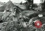 Standbild Deutsche Truppen in den Gräben und foxholes Tunesien Nordafrika, 1942, aus Sekunde 19 historischem Filmmaterial Videoclip 65675062709
