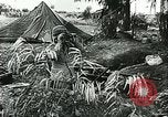 Standbild Deutsche Truppen in den Gräben und foxholes Tunesien Nordafrika, 1942, aus Sekunde 20 historischem Filmmaterial Videoclip 65675062709