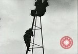 Standbild Deutsche Truppen in den Gräben und foxholes Tunesien Nordafrika, 1942, aus Sekunde 23 historischem Filmmaterial Videoclip 65675062709