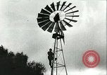 Standbild Deutsche Truppen in den Gräben und foxholes Tunesien Nordafrika, 1942, aus Sekunde 27 historischem Filmmaterial Videoclip 65675062709