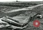 Standbild Deutsche Truppen in den Gräben und foxholes Tunesien Nordafrika, 1942, aus Sekunde 34 historischem Filmmaterial Videoclip 65675062709