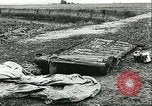 Standbild Deutsche Truppen in den Gräben und foxholes Tunesien Nordafrika, 1942, aus Sekunde 36 historischem Filmmaterial Videoclip 65675062709