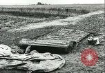 Standbild Deutsche Truppen in den Gräben und foxholes Tunesien Nordafrika, 1942, aus Sekunde 37 historischem Filmmaterial Videoclip 65675062709