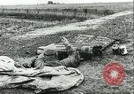 Standbild Deutsche Truppen in den Gräben und foxholes Tunesien Nordafrika, 1942, aus Sekunde 39 historischem Filmmaterial Videoclip 65675062709