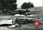 Standbild Deutsche Truppen in den Gräben und foxholes Tunesien Nordafrika, 1942, aus Sekunde 40 historischem Filmmaterial Videoclip 65675062709