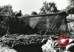 Standbild Deutsche Truppen in den Gräben und foxholes Tunesien Nordafrika, 1942, aus Sekunde 47 historischem Filmmaterial Videoclip 65675062709