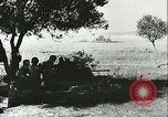 Standbild Deutsche Truppen in den Gräben und foxholes Tunesien Nordafrika, 1942, aus Sekunde 48 historischem Filmmaterial Videoclip 65675062709