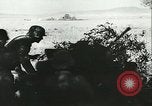 Standbild Deutsche Truppen in den Gräben und foxholes Tunesien Nordafrika, 1942, aus Sekunde 50 historischem Filmmaterial Videoclip 65675062709