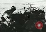 Standbild Deutsche Truppen in den Gräben und foxholes Tunesien Nordafrika, 1942, aus Sekunde 53 historischem Filmmaterial Videoclip 65675062709