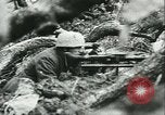 Standbild Deutsche Truppen in den Gräben und foxholes Tunesien Nordafrika, 1942, aus Sekunde 61 historischem Filmmaterial Videoclip 65675062709
