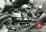 Standbild Deutsche Truppen in den Gräben und foxholes Tunesien Nordafrika, 1942, aus Sekunde 62 historischem Filmmaterial Videoclip 65675062709