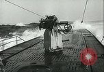 Immagine di Sommergibile tedesco di pattuglia Oceano atlantico, 1942, secondo 22 filmato di repertorio 65675062714