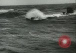 Immagine di Sommergibile tedesco di pattuglia Oceano atlantico, 1942, secondo 62 filmato di repertorio 65675062714
