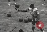 Standbild Basketball-Umzüge der Harlem Globetrotters White Plains New York USA, 1950, aus Sekunde 26 historischem Filmmaterial Videoclip 65675062747