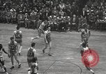 Standbild Basketball-Umzüge der Harlem Globetrotters White Plains New York USA, 1950, aus Sekunde 38 historischem Filmmaterial Videoclip 65675062747