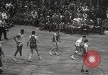 Standbild Basketball-Umzüge der Harlem Globetrotters White Plains New York USA, 1950, aus Sekunde 48 historischem Filmmaterial Videoclip 65675062747