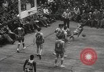 Standbild Basketball-Umzüge der Harlem Globetrotters White Plains New York USA, 1950, aus Sekunde 50 historischem Filmmaterial Videoclip 65675062747