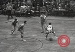 Standbild Basketball-Umzüge der Harlem Globetrotters White Plains New York USA, 1950, aus Sekunde 55 historischem Filmmaterial Videoclip 65675062747