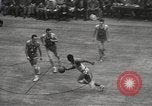 Standbild Basketball-Umzüge der Harlem Globetrotters White Plains New York USA, 1950, aus Sekunde 56 historischem Filmmaterial Videoclip 65675062747