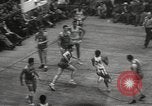 Standbild Basketball-Umzüge der Harlem Globetrotters White Plains New York USA, 1950, aus Sekunde 60 historischem Filmmaterial Videoclip 65675062747