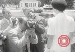 Standbild Genevieve de Galard-Terraube Washington DC USA, 1954, aus Sekunde 27 historischem Filmmaterial Videoclip 65675062758