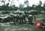 Image troupes de cavalerie de 1ère le Vietnam du Sud, 1966, de la seconde 6 séquences d'archives historiques vidéo 65675062769
