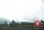 Image troupes de cavalerie de 1ère le Vietnam du Sud, 1966, de la seconde 17 séquences d'archives historiques vidéo 65675062769