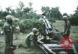 Image troupes de cavalerie de 1ère le Vietnam du Sud, 1966, de la seconde 23 séquences d'archives historiques vidéo 65675062769