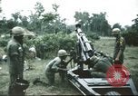 Image troupes de cavalerie de 1ère le Vietnam du Sud, 1966, de la seconde 24 séquences d'archives historiques vidéo 65675062769