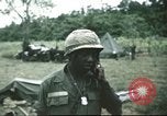 Image troupes de cavalerie de 1ère le Vietnam du Sud, 1966, de la seconde 28 séquences d'archives historiques vidéo 65675062769