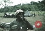 Image troupes de cavalerie de 1ère le Vietnam du Sud, 1966, de la seconde 30 séquences d'archives historiques vidéo 65675062769