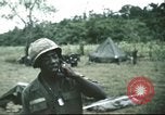 Image troupes de cavalerie de 1ère le Vietnam du Sud, 1966, de la seconde 31 séquences d'archives historiques vidéo 65675062769