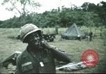 Image troupes de cavalerie de 1ère le Vietnam du Sud, 1966, de la seconde 32 séquences d'archives historiques vidéo 65675062769